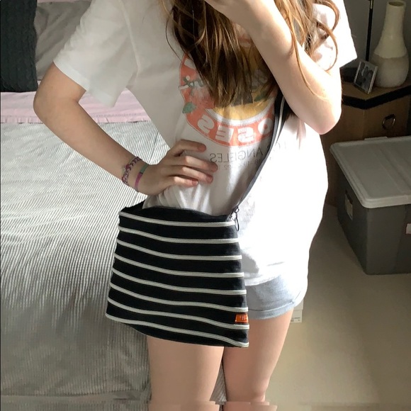 Zip up purse - Picture 3 of 3